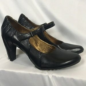 Tsubo Anush Black Leather Shoes Sz 9
